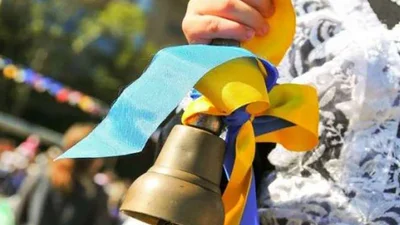 Особливі привітання з Останнім дзвоником 2025 - картиночки та проза, яка розчулить кожного випускника